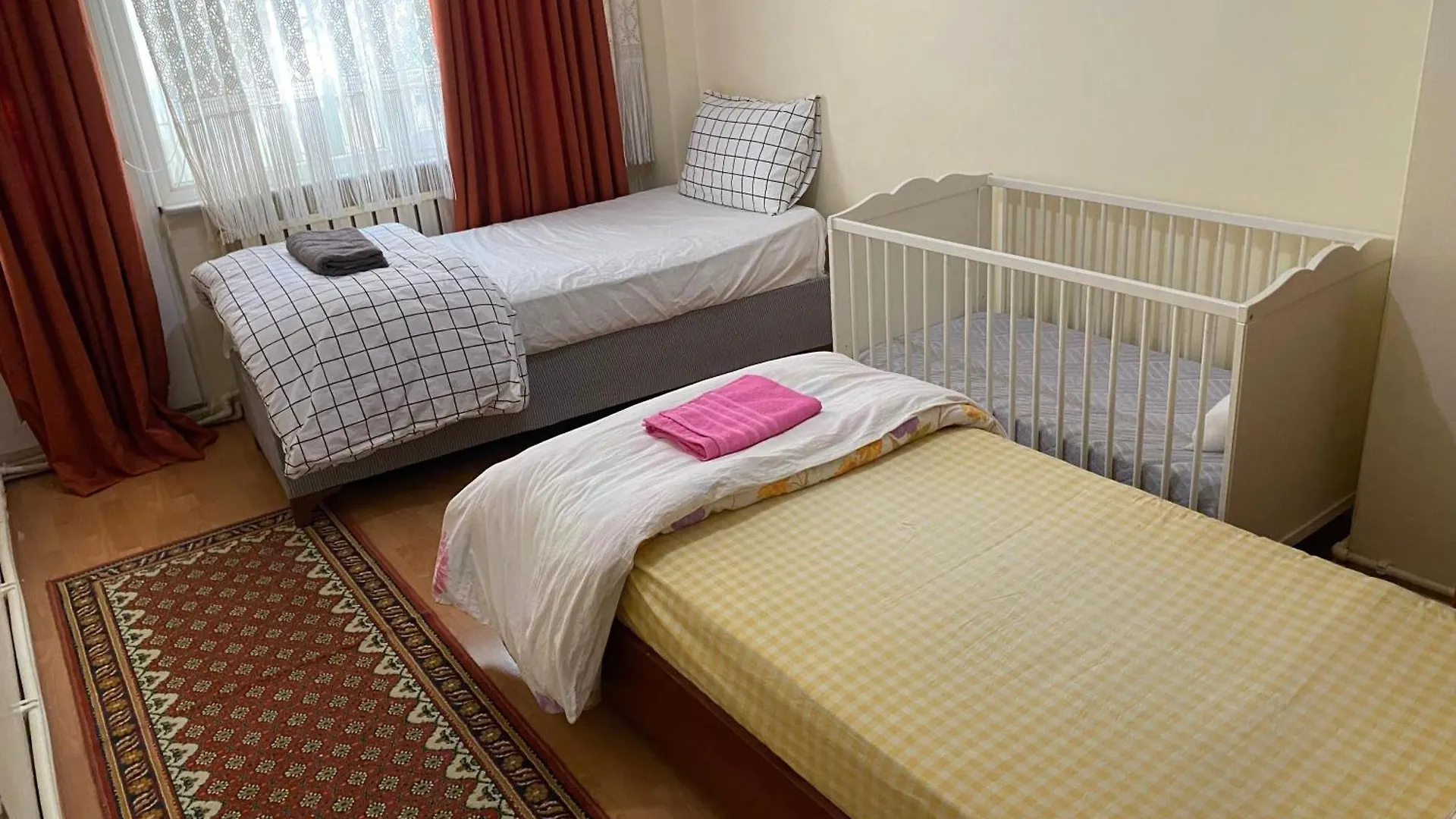 Spacious Apartment Very Close To The Tram Istambul